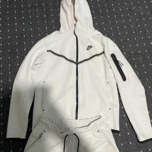 Nike tech dress  - Har använt 5 gånger gillar den men är Lite för liten för mig  storlek S i fint skick 