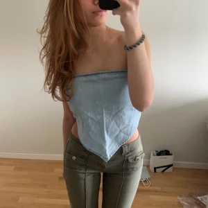 Skit gullig sommartopp - Sommartopp från ZARA, säljer då den inte kommer till användning. Finns inte längre att köpa från butik.