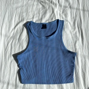ribbad topp - blå ribbad topp, inga defekter🌸