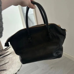 Handväska  - Bra skick, se bilder