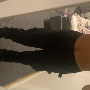 Cargo byxor - jätte fina svarta cargobyxor. De är fortfarande i bra kick