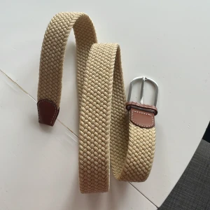 Bälte - Helt nytt bälte, aldrig använt. 