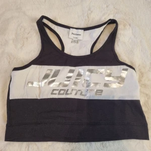 Juicy couture topp! - Det är en skön och stretching juicy cuoture topp som har använts få gånger!