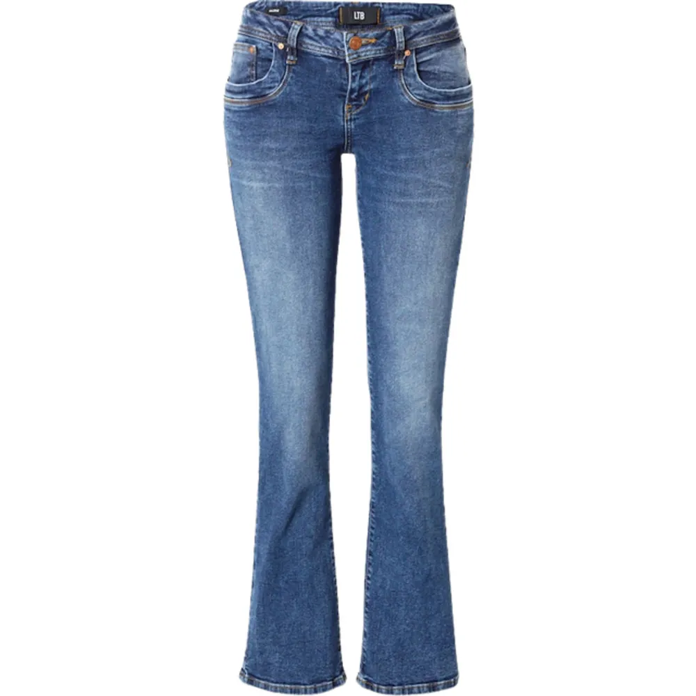 Söker ett par ltb jeans i strl 24/32 eller 25/32.❤️ Skicka gärna bilder om ni har. (Färg spelar ingen roll.) . Jeans & Byxor.