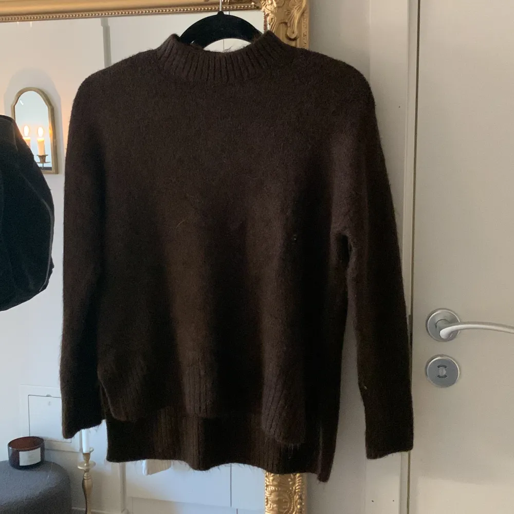 Mörkbrun stickad tröja från Vero Moda, aldrig använd, 200 + frakt💗 nypris 350kr. Tröjor & Koftor.