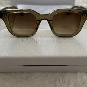 04 green chimi - Säljer ett par super fina 04 green chimis. Använd ett fåtals gånger. Man får med chimi boxen❤️