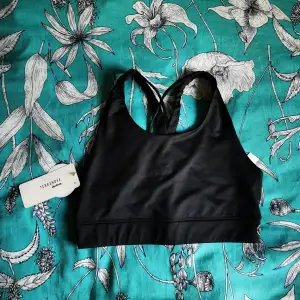 Top Terranova Active size S. New with tag 