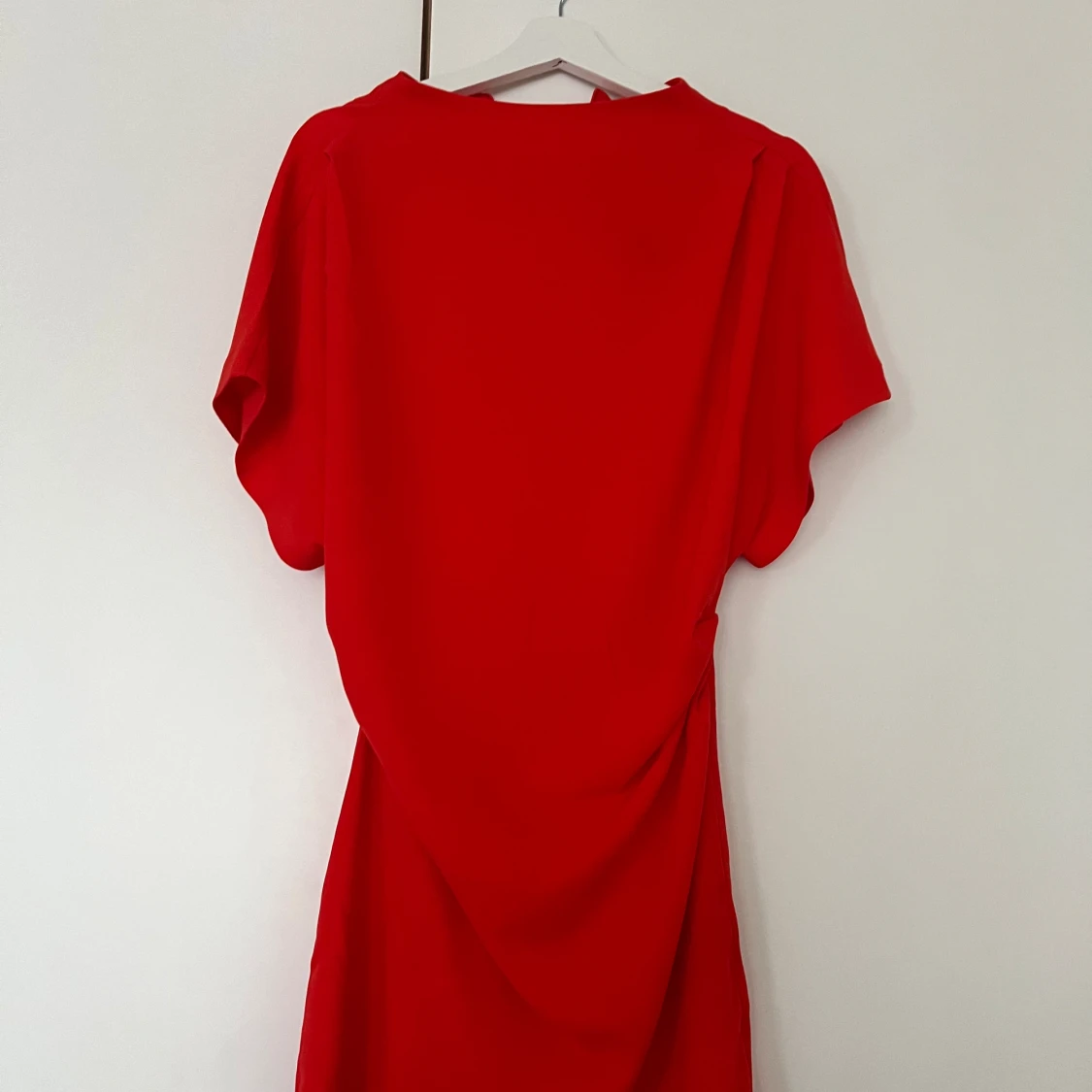 Oanvänd fin röd klänning❤️‍🔥  - 90