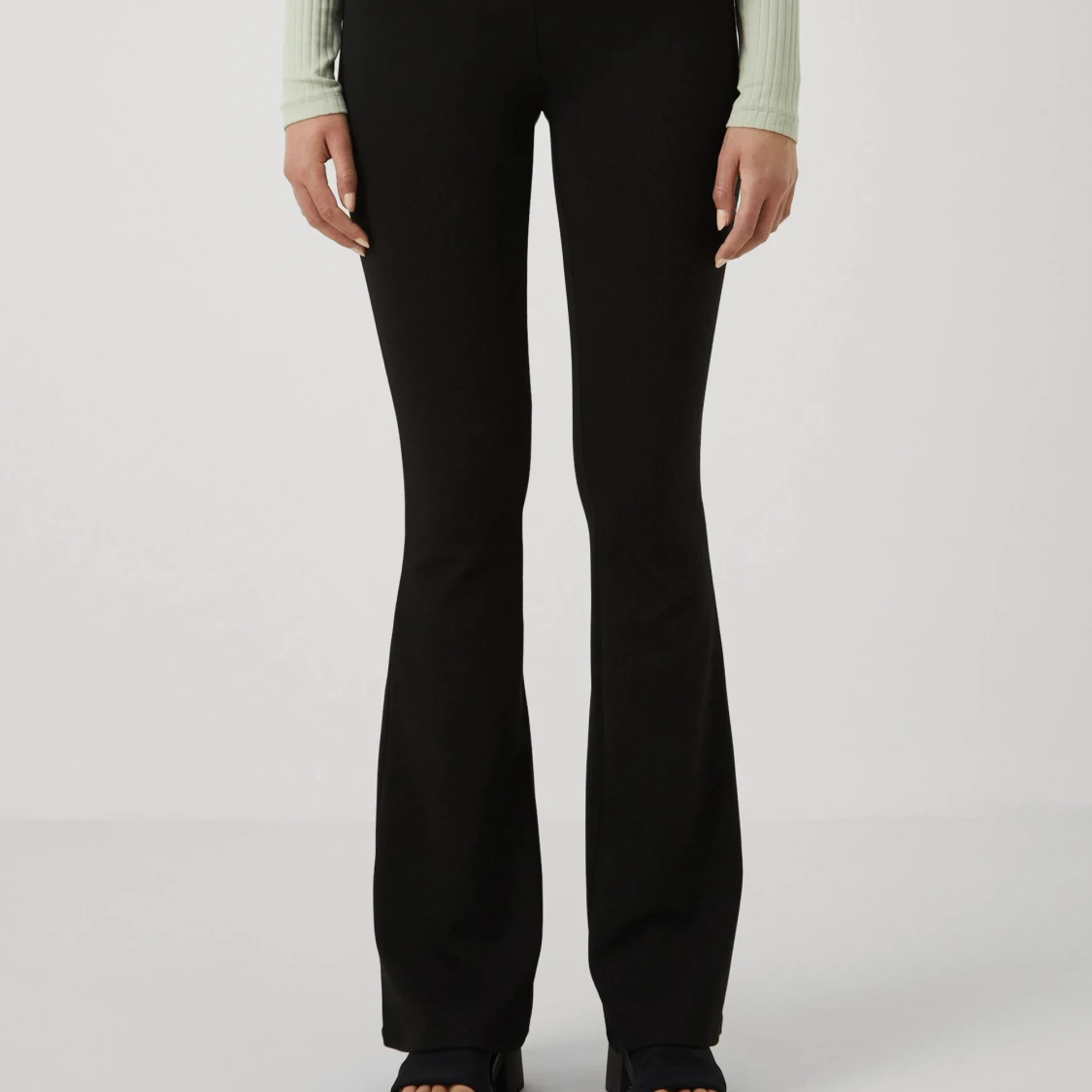 Utsvängda byxor i Regular Längd - 91