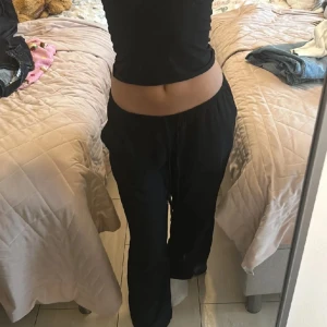 Svarta linnebyxor - Fina linnebyxor från h&m Obs lånade bilder, men kom privat för fler bilder, prisförslag eller frågor❤️