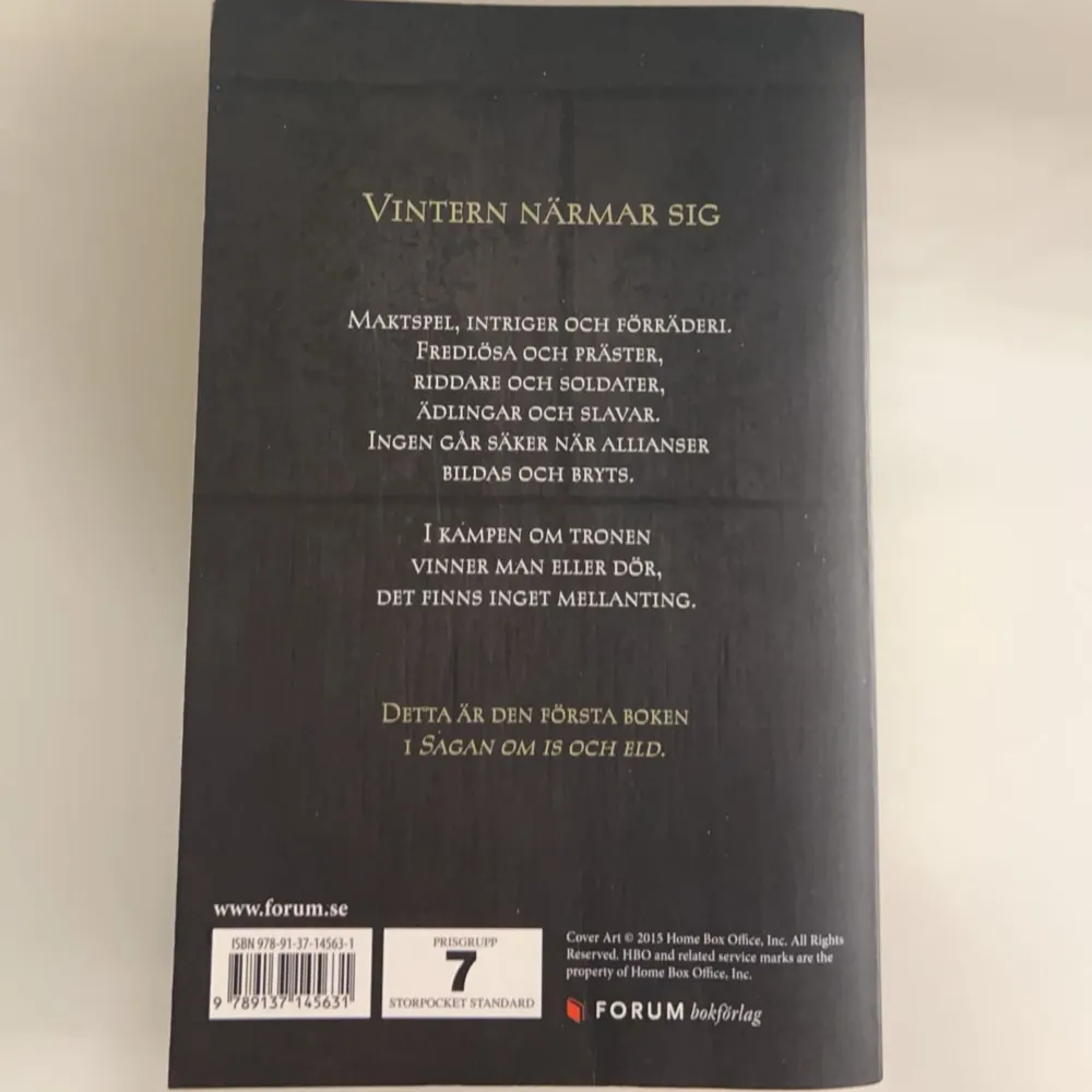 Game of thrones kampen om järntronen på svenska (Bok 1 i serien). läst men i fint skick. 736 Sidor. pris kan diskuteras❤️. Böcker.