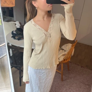 Topp - Söt topp med spets, använd fåtal gånger❤️