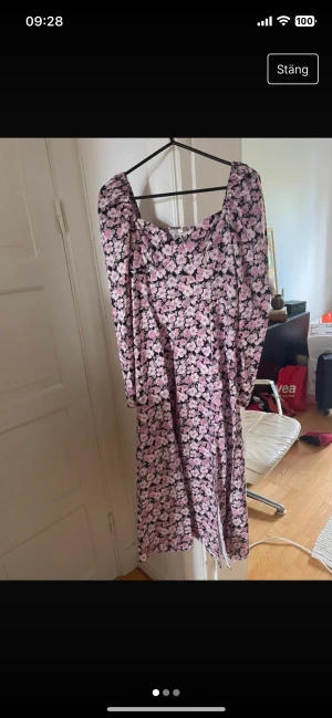 Klänning med puffärm  - Oanvänd 