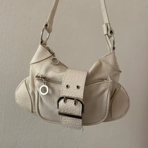 Vintage väska - Väldigt snygg och även nytvättad💗