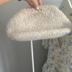 Söt väska  - Super fin Clutch!