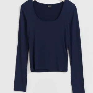 Soft touch top  - Soft touch top från Gina med slit vid ärmarna 🩷