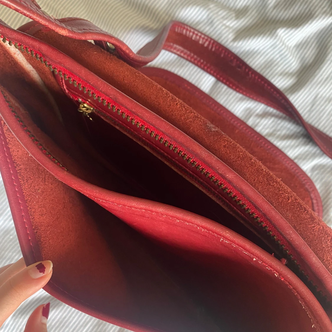 Röd väska  - 91