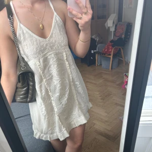 Miniklänning från zara  - Klännings från Zara. Supersöt men har aldrig kommit till användning 💕