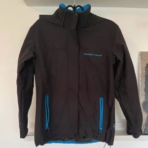 Jacka - Fint skick, luva finns men syns inte på bilden.  Storlek 36