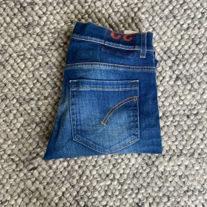 Dondup George jeans  - Tja, säljer dessa feta dondup George jeans i storlek 32, väldigt bra skick, storlek 32, skriv vid fler frågor eller funderingar 
