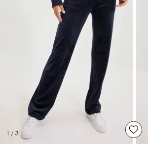 Juicy couture  - Säljer dessa juicy couture i storlek xs från Nelly. Pris kan diskuteras. Nypris 1199, färgen Night sky