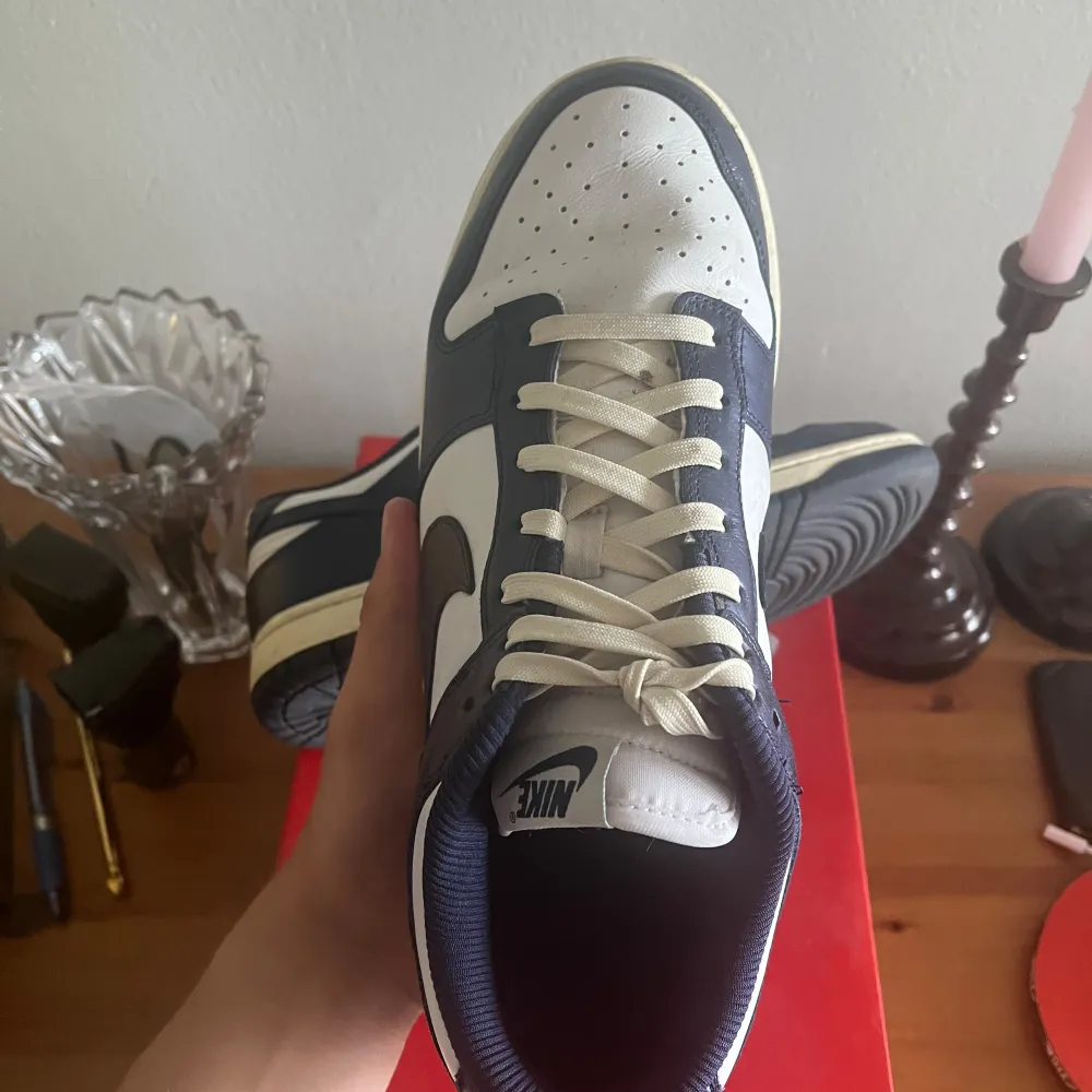 Säljer mina Nike dunk vintage low i fint skick, använda 5ggr. . Skor.