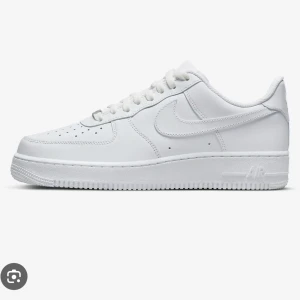 Nike air force 1 - Helt nya, använ en gång på studenten  Säljer de för 800kr pris kan diskuteras 