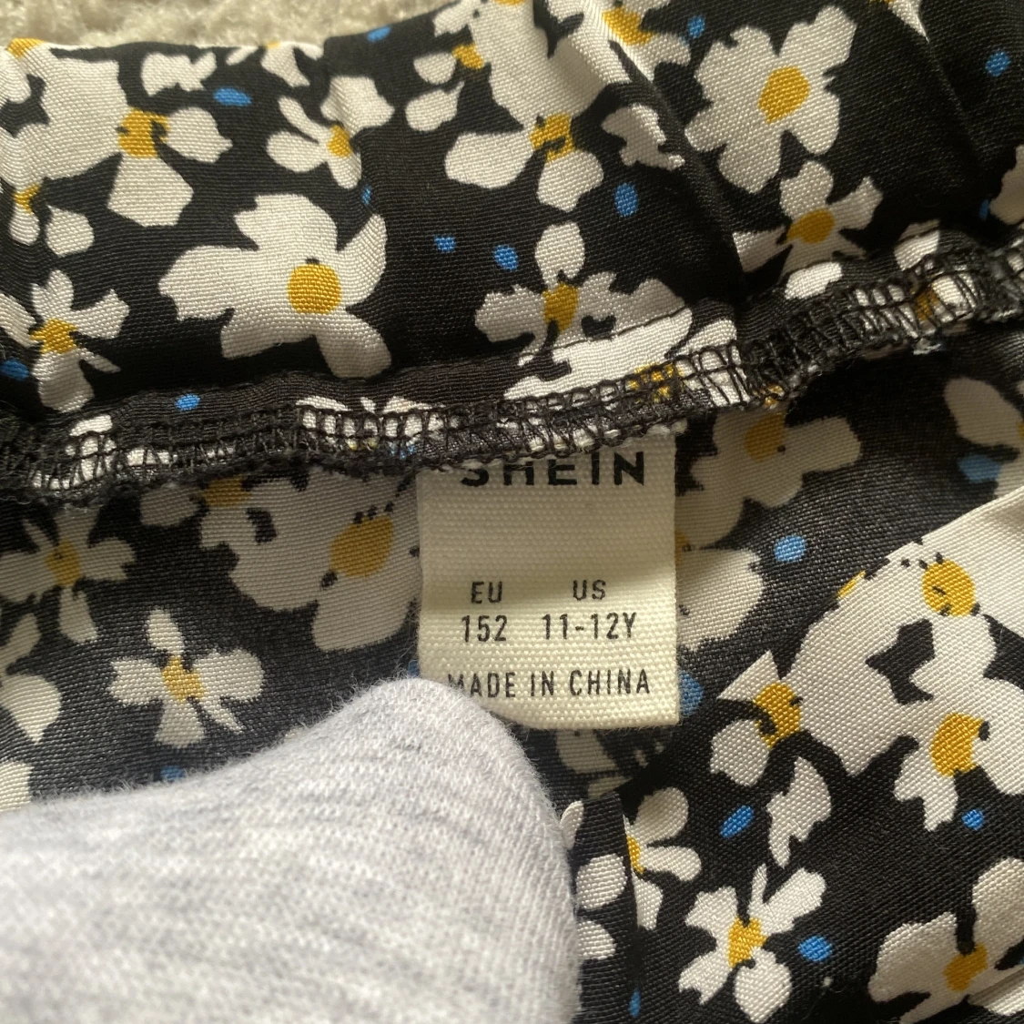 Medellång blommig kjol - 91