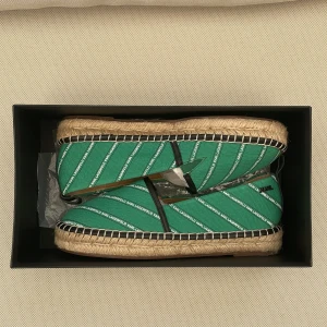 Karl Lagerfeld sandaler🫶 - Storlek 38, helt nya och oanvända❤️. Original pris 1800kr