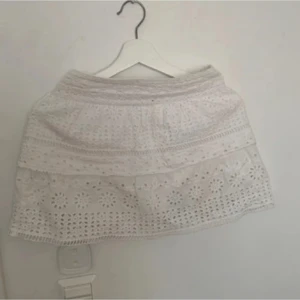 Zara kjol - Jättefin kjol från zara!! Storlek 164cm men passar mig som har s💕