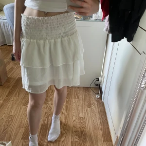 Chelsea kjol💖✨ - Säljer min fina chelsea kjol eftersom det tyvärr inte är min stil längre💕 den är i mycket fint skick och den har inte använts så mycket alls❣️