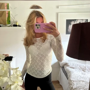 tröja - supersnygg vit spetströja🤍🤍 i jättebra skick😚