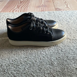 Lanvin cap toe  - Säljer dom här snygga lanvin skorna i nyskick 10/10  Inget og därav priset