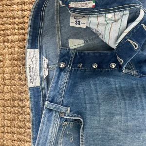Jacob choën - Säljer ett par as feta Jacob choën jeans i strlk 33! Och i en slim bard 688 passform (Endast handtvättade) 
