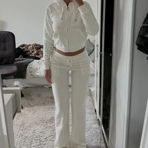 Juicy tröja  - Juicy couture tröja i fint skick. Säljer tröja för 500🥰Skriv vid frågor eller prisförslag!