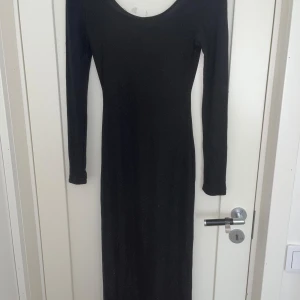 Glittrig Shein klänning  - Använd en gång