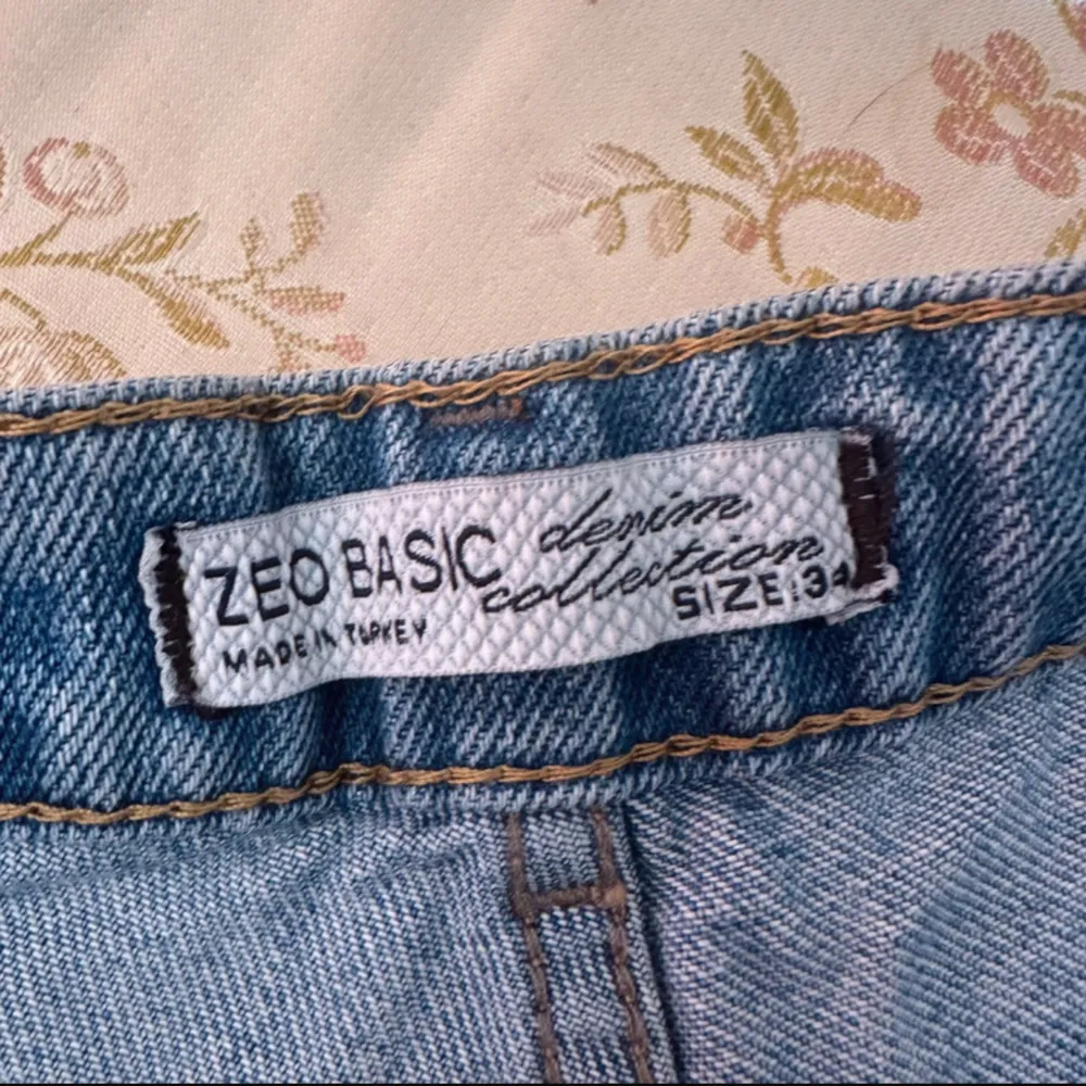 Shorts från Zeo Basic i storlek 34. För små för oss, så vi behövde sälja.. Shorts.