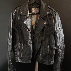 Äkta läder jacka  - Äkta läder jacka. Helt oanvänd.