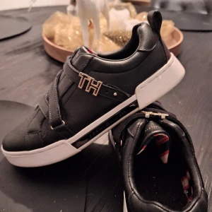 Skor - Fina skor i bra skick  Använga några gånger