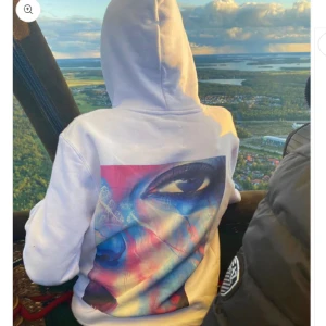 The cool elephant hoodie - Snygg hoodie med tryck från the cool elephant, knappt använd😁