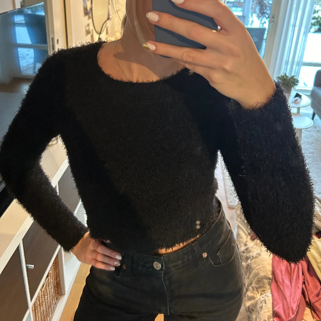 Fluffig svart topp - 90