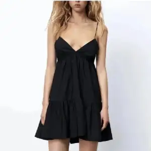 Säljer min populära Zara klänning, använd 1 gång och är i nyskick! 🩷