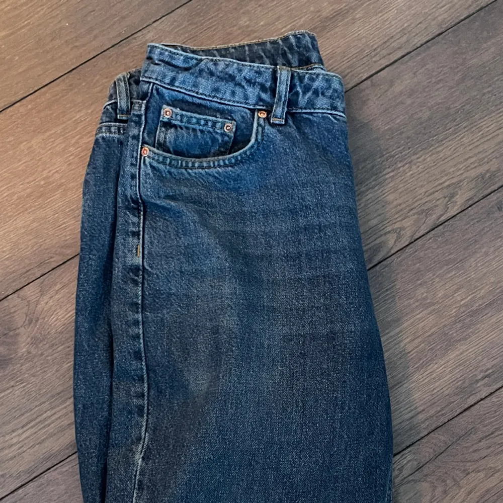 Tja! Säljer ut lite av garderoben som inte kommit till användning Grunt jeans som sitter precis som Jack&Jones, skitsnygg mörkblå färg som passar till allt. Är villig att diskutera pris! och jag skickar varan inom 2 dagar. Ha det bäst // Filip. Jeans & Byxor.