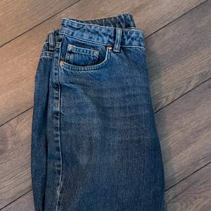 Tja! Säljer ut lite av garderoben som inte kommit till användning Grunt jeans som sitter precis som Jack&Jones, skitsnygg mörkblå färg som passar till allt. Är villig att diskutera pris! och jag skickar varan inom 2 dagar. Ha det bäst // Filip