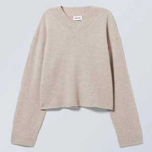 Stickad tröja  - Jag säljer denna super fina tröjan från weekday i storlek xs men passar även s och m. Köparen står för frakten och pris kan alltid diskuteras :)