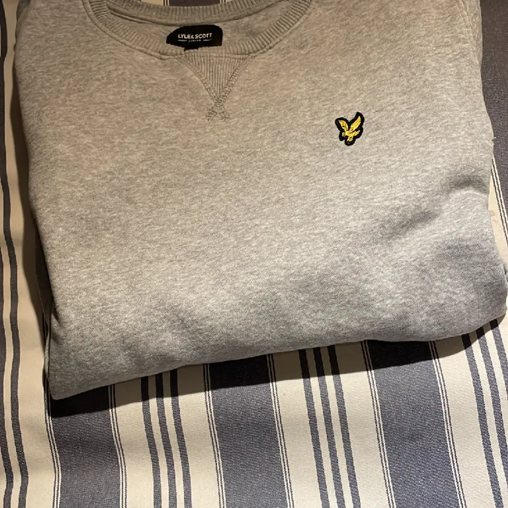 Lyle scott tröja, skick 9/10 inget fel. Be om bilder om behov. Pris kan diskuteras!. Tröjor & Koftor.