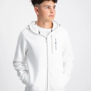 VIT JR BOWMAN ZIP HOOD - KILLE - Vit Sail Racing hoodie, modell Jr och storlek 160, i utmärkt skick. Inte tvättad än och bara använt några gånger, så det är nästan som nytt. Perfekt för svalare dagar. Högkvalitativt material för extra komfort. Begärt pris:500. Priset kan diskuteras.