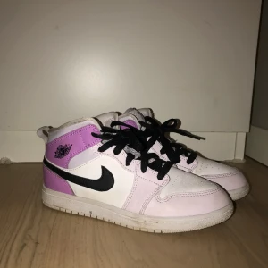 Jordans  - Jordans i storlek 35