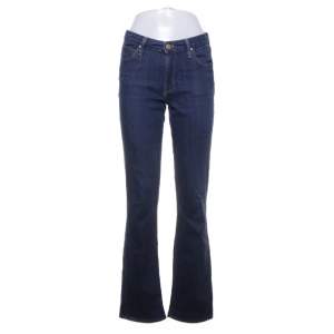 Mörkblå lågmidjade jeans från Lee i toppenskick! 😍