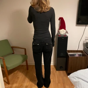 Juicy couture mjukisbyxor  - snygga juicybyxor med fickor i strl s , lite nyare modell 💞